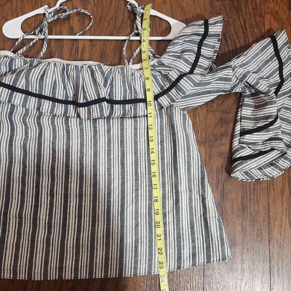 Dance & Marvel Off-shoulder flare-sleeve top - Picture 6 of 6